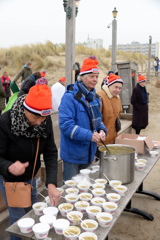 ../Images/Nieuwjaarsduik Noordwijk 2020 132.jpg